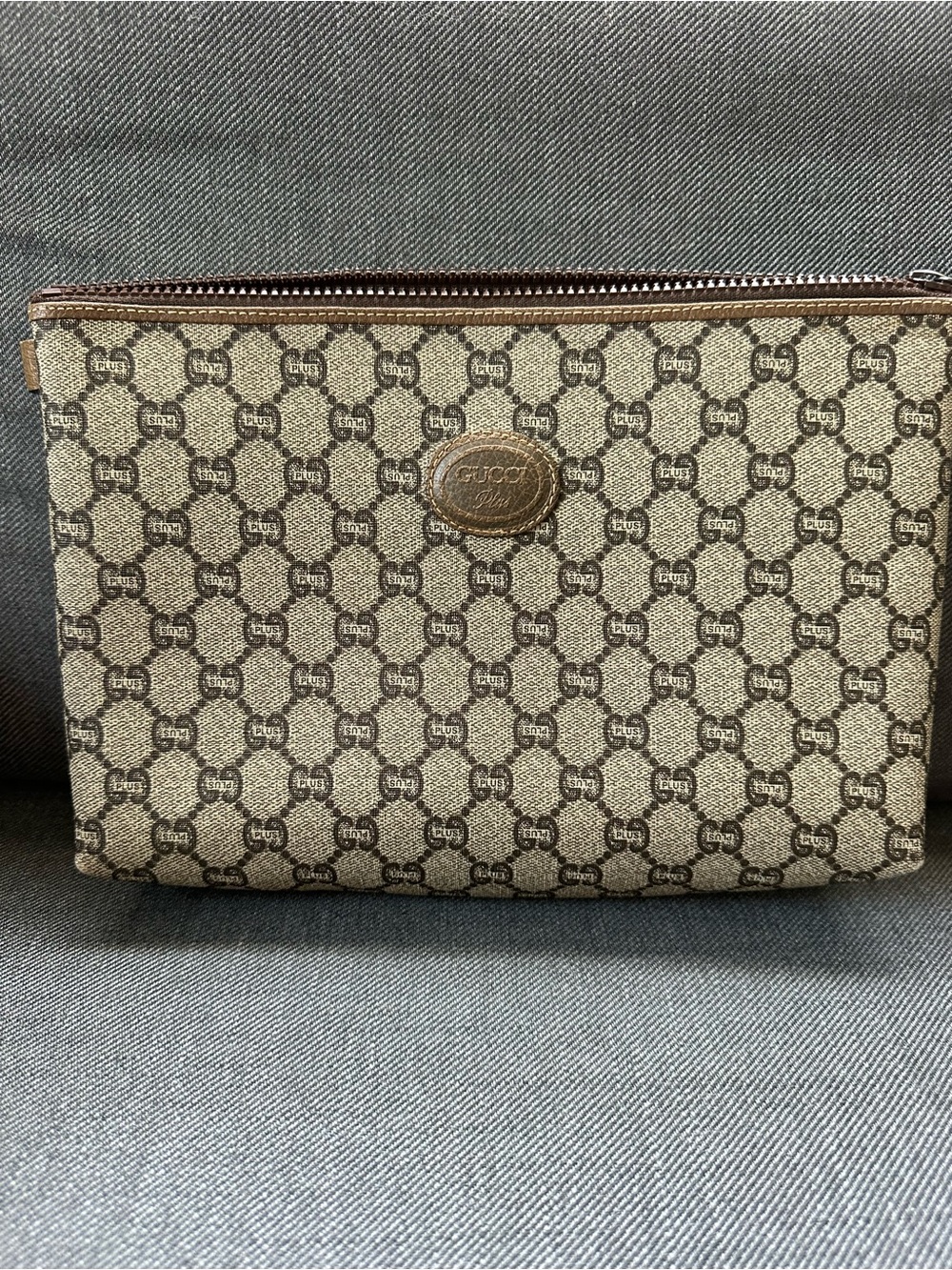 Gucci Plus Supreme Clutch / Cosmetic Bag – Vintage Preowned – Authentic – EUC